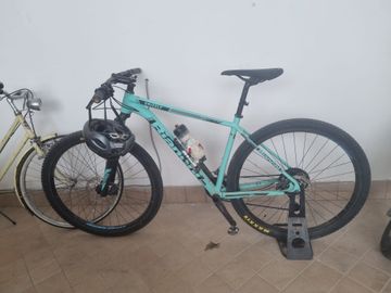 Bianchi Grizzly 9.3 2019 2019 Mountainbike usato, Blu — immagine 1 di 3