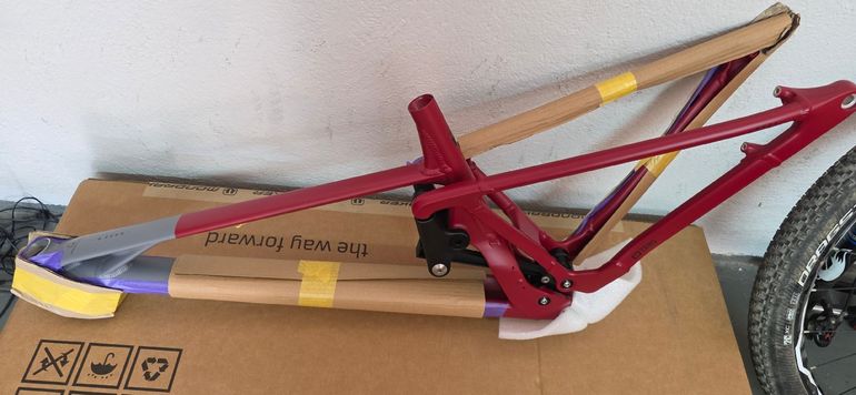 Mondraker RAZE R 2023 Frameset 2023 Mountainbike de segunda mano, Rojo — imagen 3 de 4