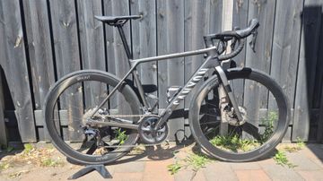 Gebrauchtes Canyon Ultimate CF SL Disc 8.0 2018 2018 Road & Gravel, Hellgrau — Bild 1 von 8