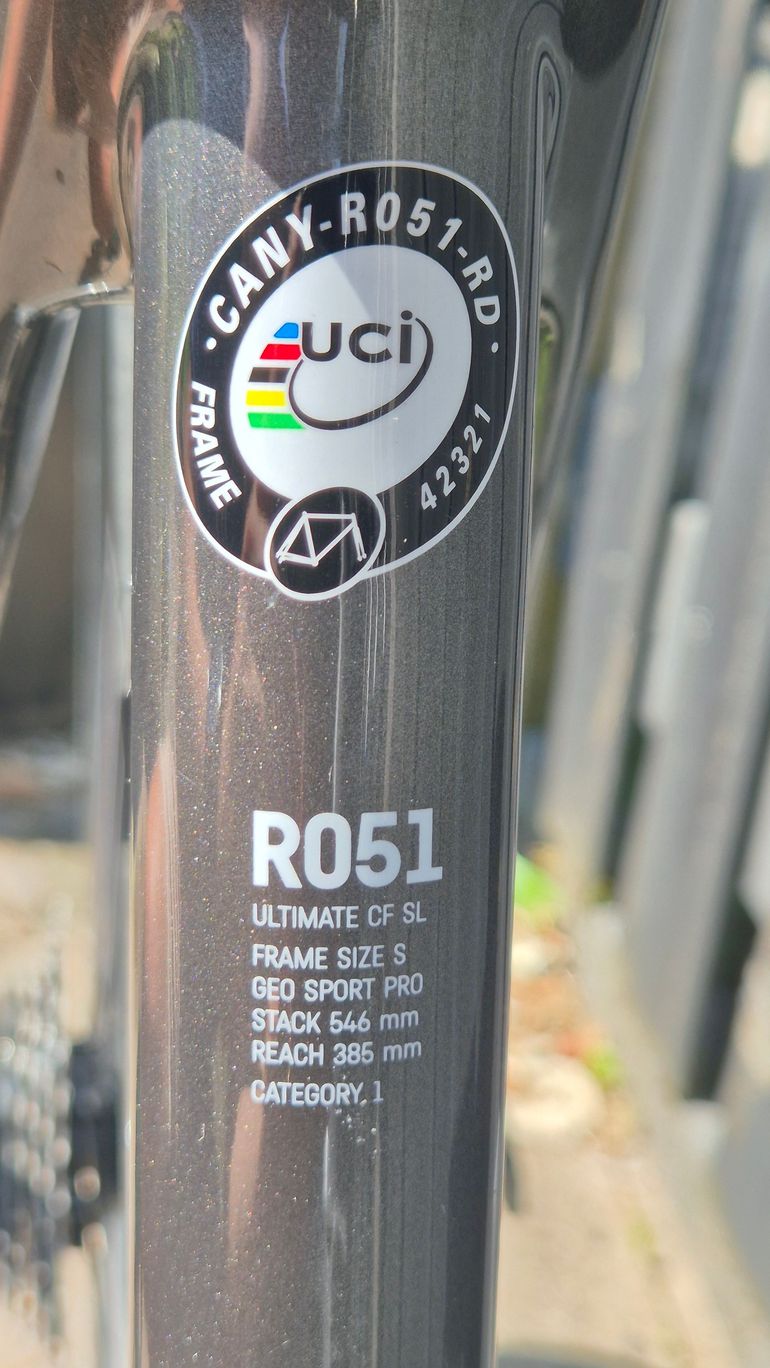 Canyon Ultimate CF SL Disc 8.0 2018 2018 Road & Gravel usato, Grigio chiaro — immagine 8 di 8