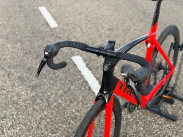 Trek Madone SL 6 2021 2021 Road & Gravel usato, Nero — immagine 5 di 10