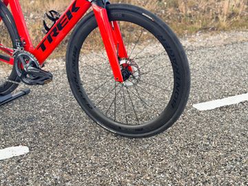 Trek Madone SL 6 2021 2021 Road & Gravel usato, Nero — immagine 4 di 10