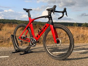 Trek Madone SL 6 2021 2021 Road & Gravel usato, Nero — immagine 3 di 10