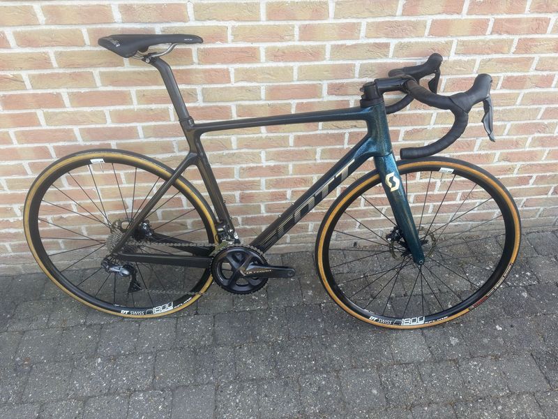 Käytetty Scott Addict Shimano Ultegra Di2 2023 Road & Gravel