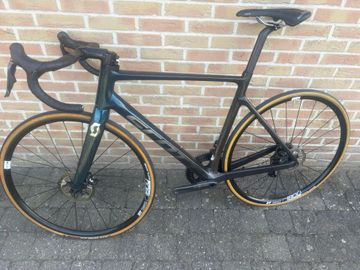 Scott Addict Shimano Ultegra Di2 2023 Road & Gravel d'occasion — image 2 sur 13