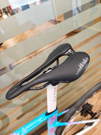Tweedehands Factor Ostro Shimano Dura Ace Di2 2026 Road & Gravel — afbeelding 21 van 22