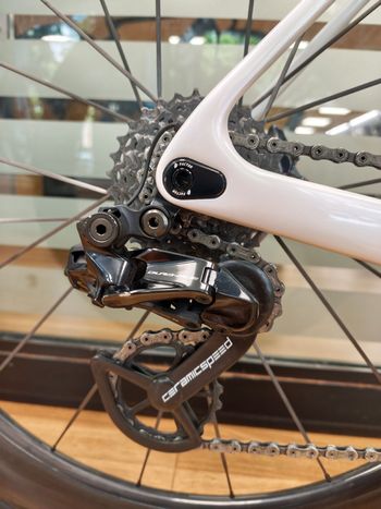 Tweedehands Factor Ostro Shimano Dura Ace Di2 2026 Road & Gravel — afbeelding 4 van 22