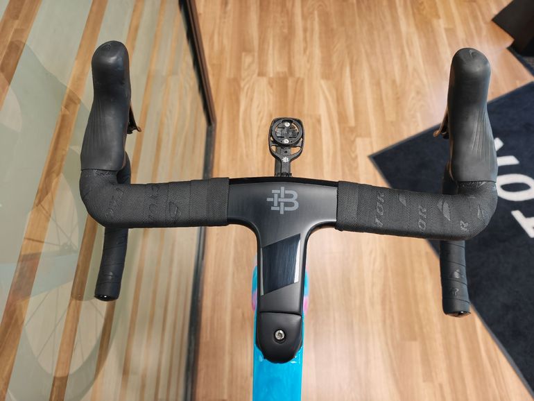 Tweedehands Factor Ostro Shimano Dura Ace Di2 2026 Road & Gravel — afbeelding 6 van 22