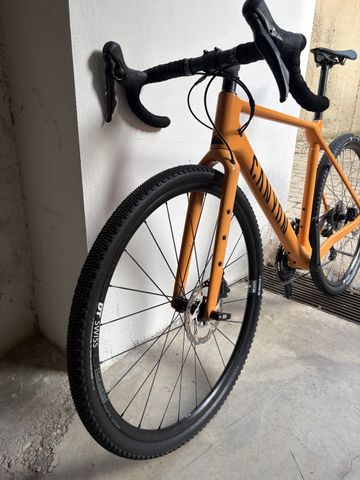 Canyon Grizl CF SL 7 2022 2022 Road & Gravel usato, Arancione — immagine 6 di 16
