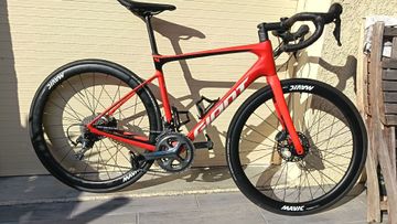 Giant Defy Advanced 3 2022 2022 Road & Gravel usato