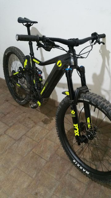 Gebrauchtes Giant E+ SX 1 Pro 2019 Mountainbike, Hellgrau — Bild 2 von 6