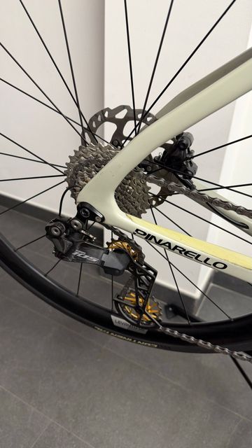 Used Pinarello Paris Shimano 105 Di2 2022 Road & Gravel, White — image 3 of 15