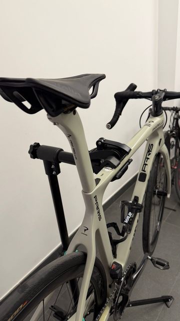 Used Pinarello Paris Shimano 105 Di2 2022 Road & Gravel, White — image 7 of 15