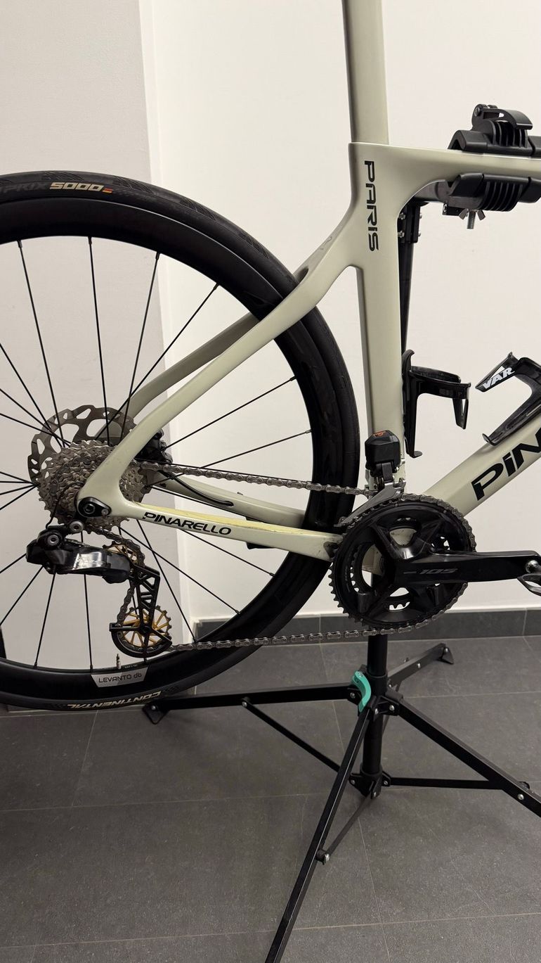 Pinarello Paris Shimano 105 Di2 2022 Road & Gravel d'occasion — image 2 sur 15
