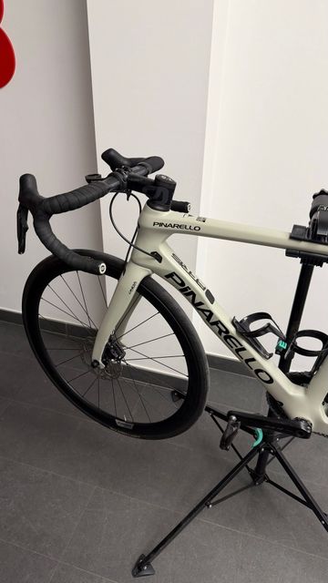 Used Pinarello Paris Shimano 105 Di2 2022 Road & Gravel, White — image 12 of 15