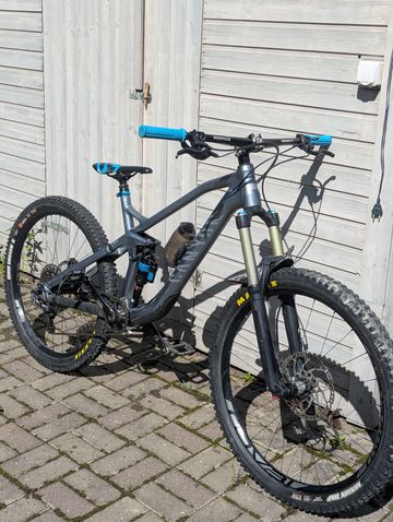 Canyon Strive AL 6.0 2018 2018 Mountainbike de segunda mano, Gris claro — imagen 2 de 6