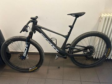 Scott Spark RC Team 2024 2024 Mountainbike usato, Nero — immagine 3 di 7