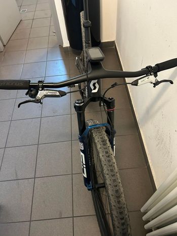 Scott Spark RC Team 2024 2024 Mountainbike usato, Nero — immagine 4 di 7