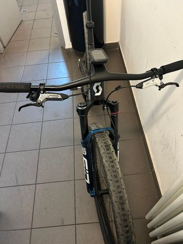 Scott Spark RC Team 2024 2024 Mountainbike usato, Nero — immagine 4 di 7