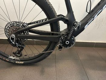 Scott Spark RC Team 2024 2024 Mountainbike usato, Nero — immagine 6 di 7