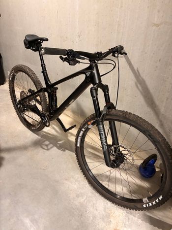 Brugt YT Industries Izzo 29 CORE 2 CF 2025 2025 Mountainbike — billede 2 af 5