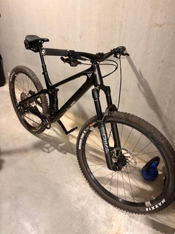 Tweedehands YT Industries Izzo 29 CORE 2 CF 2025 2025 Mountainbike — afbeelding 2 van 5