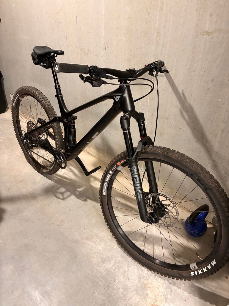 Brugt YT Industries Izzo 29 CORE 2 CF 2025 2025 Mountainbike — billede 2 af 5