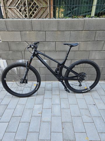 Tweedehands YT Industries Izzo 29 CORE 2 CF 2025 2025 Mountainbike — afbeelding 3 van 5