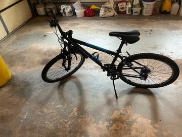 Used Trek 820 2022 2022 Mountainbike, Black, 26 — image 3 of 17