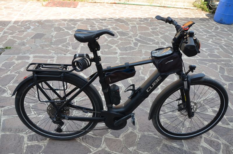 Brugt CUBE TOURING HYBRID, PRO 625 2024 2024 Urban & Touring