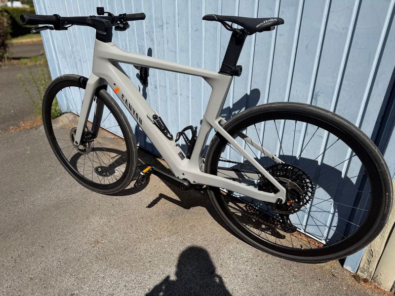 Canyon Roadlite:ON SRAM Red eTap AXS 2024 Road & Gravel usato