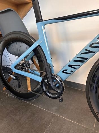 Canyon Aeroad CF SL 8 Disc 2022 2022 Road & Gravel usato, Blu — immagine 3 di 8
