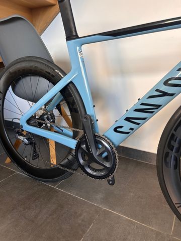 Tweedehands Canyon Aeroad CF SL 8 Disc 2022 2022 Road & Gravel — afbeelding 3 van 8