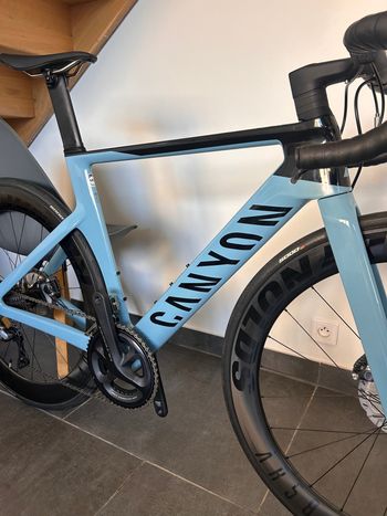 Canyon Aeroad CF SL 8 Disc 2022 2022 Road & Gravel usato, Blu — immagine 4 di 8