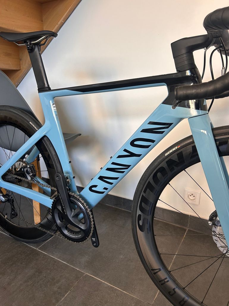 Canyon Aeroad CF SL 8 Disc 2022 2022 Road & Gravel usato, Blu — immagine 4 di 8