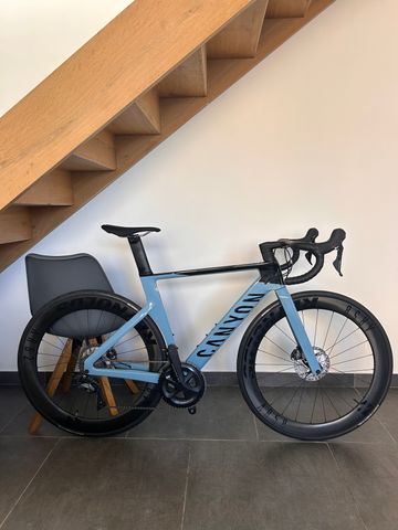 Tweedehands Canyon Aeroad CF SL 8 Disc 2022 2022 Road & Gravel — afbeelding 1 van 8