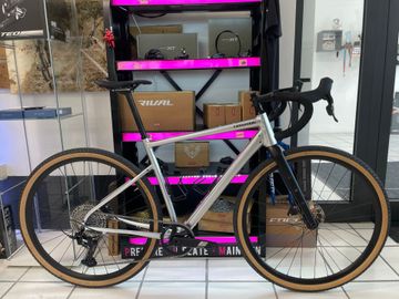 Cannondale Topstone Apex 1 2025 2025 Road & Gravel usato, Grigio chiaro — immagine 1 di 4