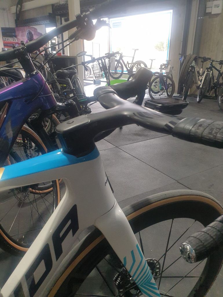 Used Merida REACTO TEAM 2026 2026 Road & Gravel, White — image 3 of 18