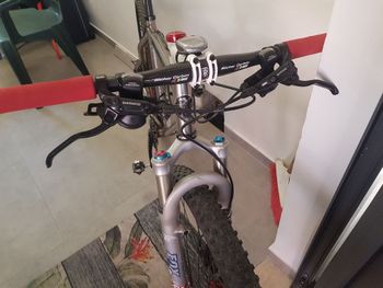 Used Merlin Custom Shimano Deore XT 2007 Mountainbike, Light Gray — image 3 of 4
