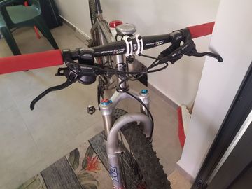 Used Merlin Custom Shimano Deore XT 2007 Mountainbike, Light Gray — image 3 of 4