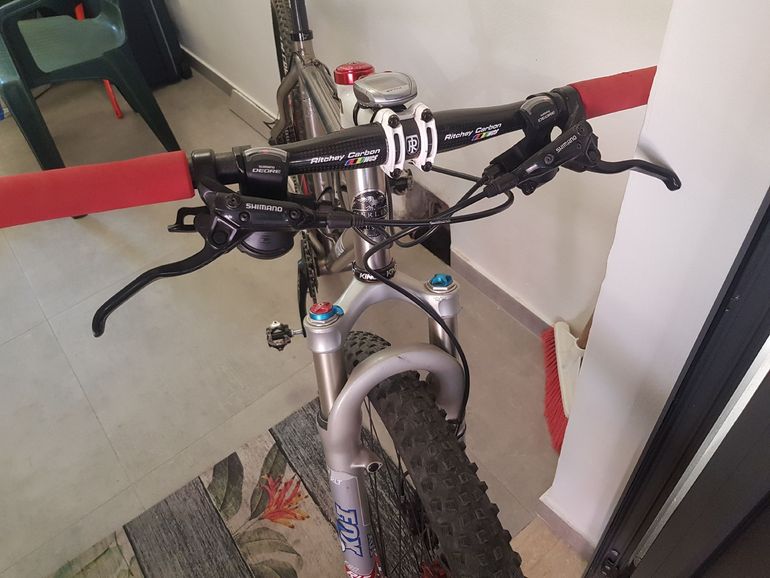 Used Merlin Custom Shimano Deore XT 2007 Mountainbike, Light Gray — image 3 of 4