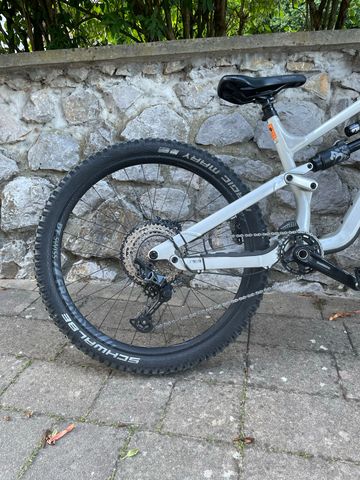 Canyon Torque 27.5 AL 6 2022 2022 Mountainbike usato, Bianco — immagine 3 di 8