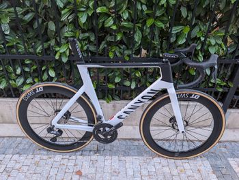 Canyon Aeroad CF SLX 8 Di2 Speed 2025 2025 Road & Gravel usato