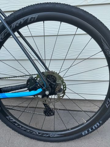 Used Trek Boone 5 Disc 2017 2017 Road & Gravel, Blue — image 9 of 11