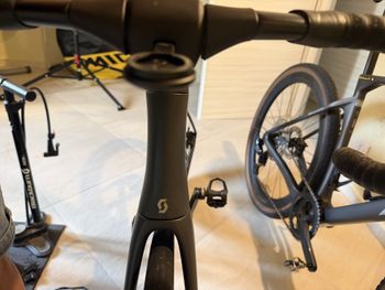 Scott Foil RC 10 2025 2025 Road & Gravel usato, Nero — immagine 8 di 11