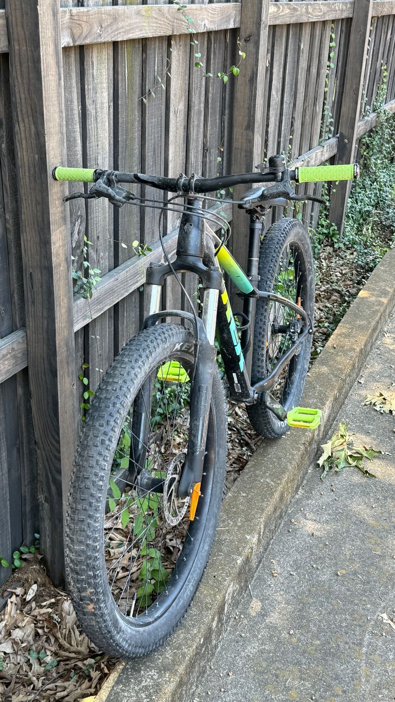 Used Trek Roscoe 6 2019 2019 Mountainbike, Black, 27.5 — image 7 of 10