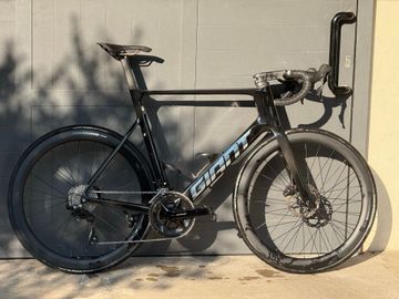 Used Giant Propel Advanced 2 2025 2025 Road & Gravel, Black — image 1 of 6