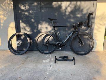 Used Giant Propel Advanced 2 2025 2025 Road & Gravel, Black — image 2 of 6