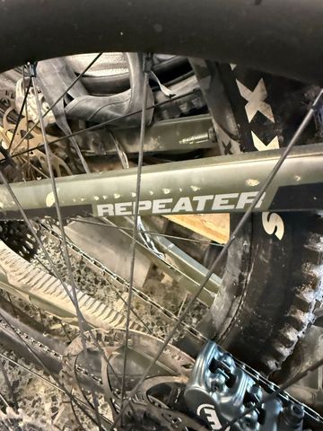 Used Giant Defy Advanced 2 2018 2018 Road & Gravel, White — image 6 of 7