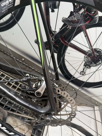 Giant Defy Advanced 2 2018 2018 Road & Gravel usato